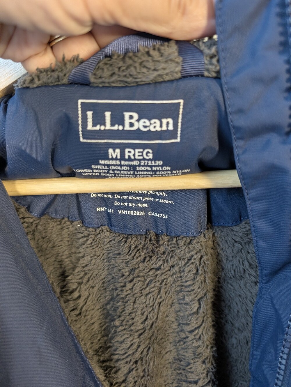 L.L.Bean Winter Warmer Parka Jacket Womens Blue Quilted Sherpa Lined Size Medium - Picture 8 of 10